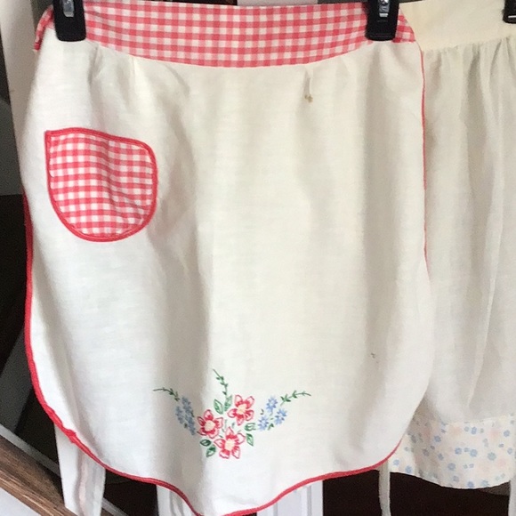 2 vintage aprons - Picture 2 of 10